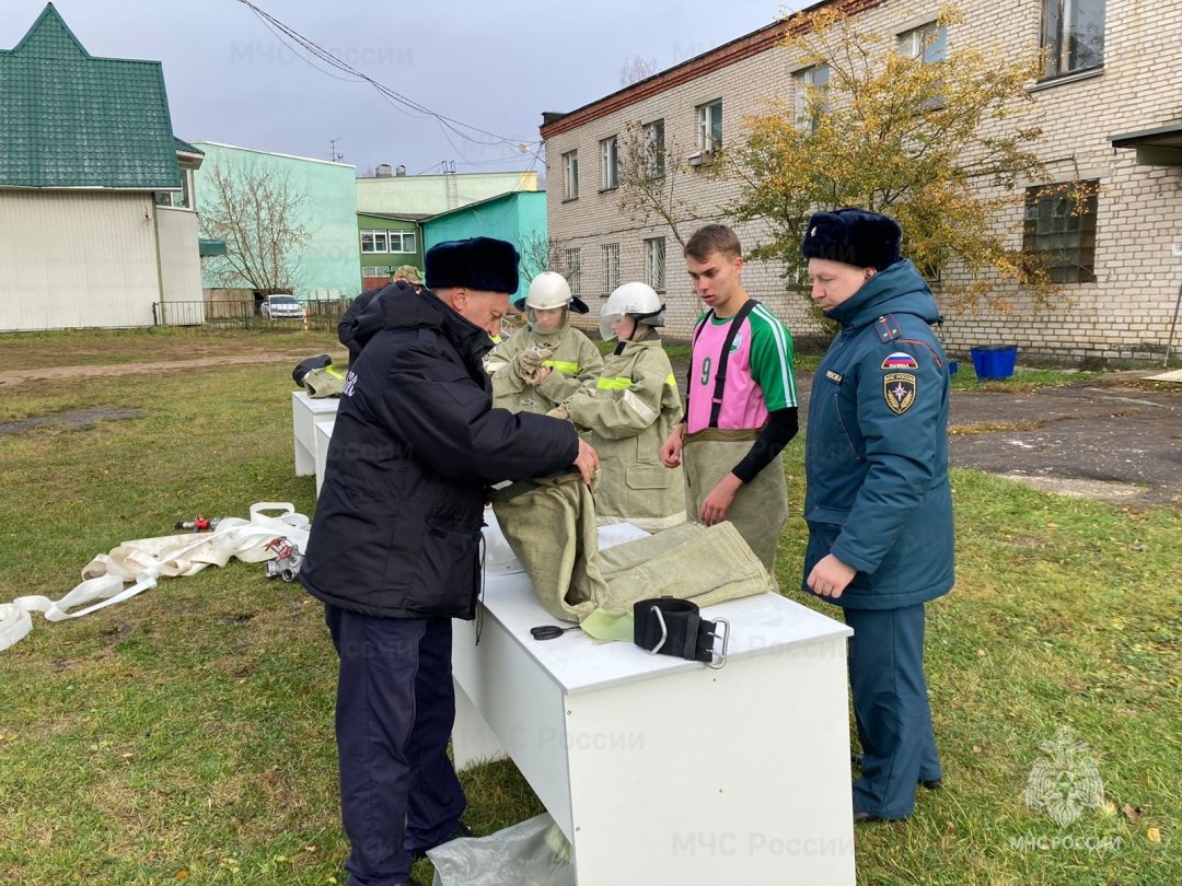 Сотрудники МЧС приняли участие в проведении военно-патриотической игры для юнармейцев